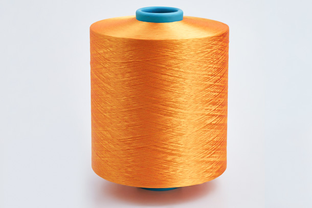 Hvilken rolle spiller tæppegarn og tæppegarn i tekstilindustrien, og hvordan adskiller de sig fra almindeligt garn?